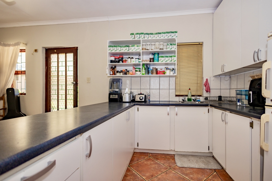 6 Bedroom Property for Sale in Schoongezicht Western Cape